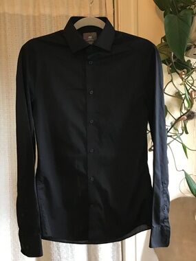 Long sleeve Black Button up H & M men’s slim fit